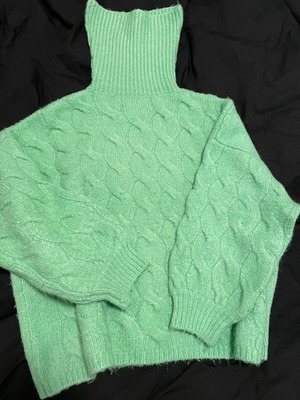 Pull-over green used, size M, synthetic fabric