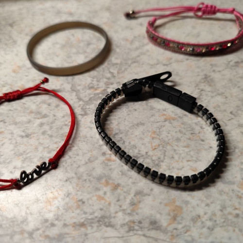 Set of 4 used bracelets