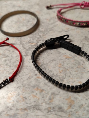 Set of 4 used bracelets