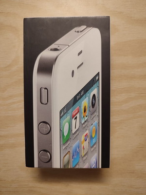 Apple iPhone 4 White 32GB Box used with original inserts