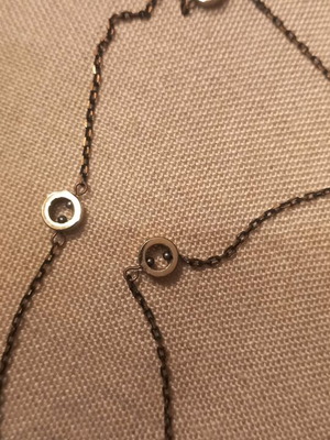 Chain like new with round details, long