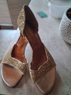 Gold sandals like new with glitter, size 37