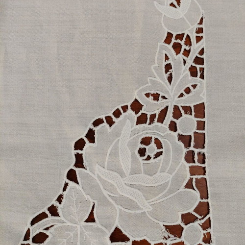 White cutwork machine embroidery tablecloth 81×81 cm