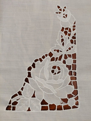 White cutwork machine embroidery tablecloth 81×81 cm