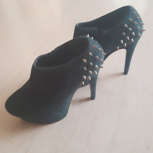Small heel suede ankle boots