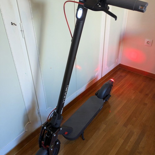 Xiaomi Electric Scooter 4 Pro 2nd Gen like new with Monorim suspension