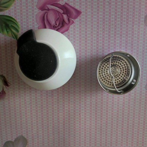 Kilio 500ml thermos new white with tea strainer