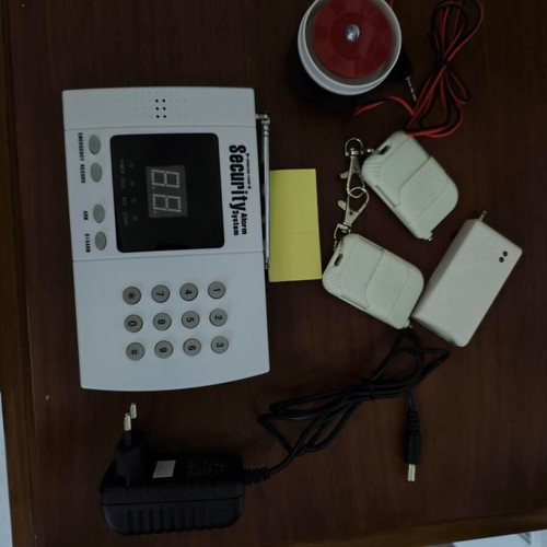 Home Security wireless alarm system like new with remote controls and siren