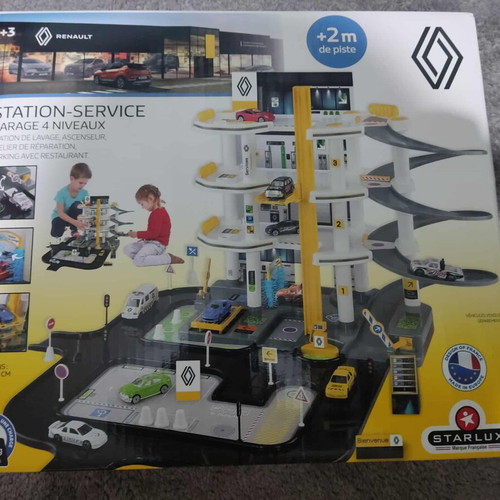 Large Starlux Renault 401305 garage like new with 4 levels and gas station