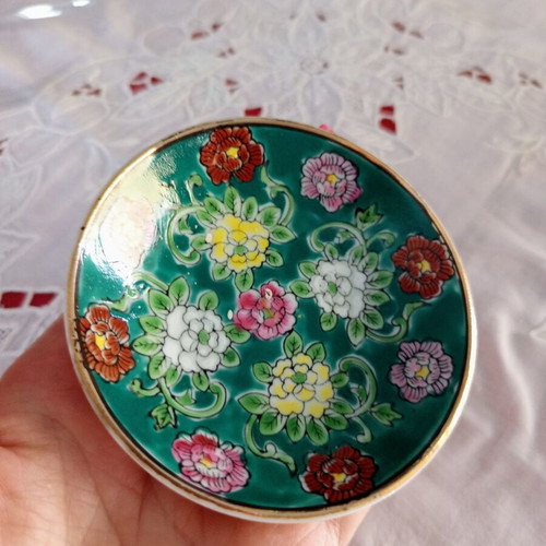 Vintage porcelain Asian trinket dish with floral motif, like new