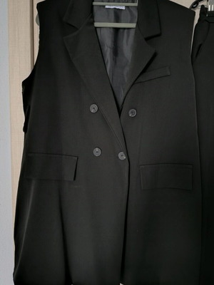 Suit set with vest