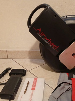 Airwheel Q3 electric scooter like new, dual wheel self-balanced