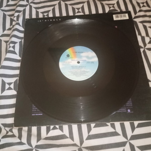 Glenn Medeiros ft. Bobby Brown She Ain't Worth It 12" Maxi Single vinyl