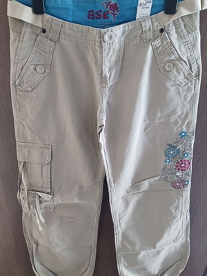 Stradivarius beige pants like new with embroidery, size S