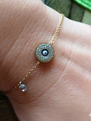 Steel bracelet chain eye design like new, gold color