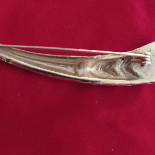 Vintage brooch in gold tone with faux pearl and rhinestones like new