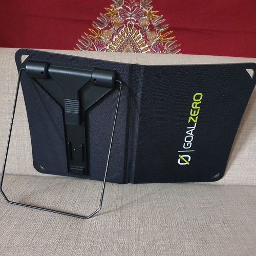 Nomad 10 Goal Zero portable solar charger like new