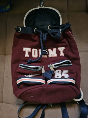 Tommy Hilfiger backpack μεταχειρισμένο, μπορντό