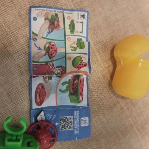 Kinder toy ring that throws ladybug disc like new