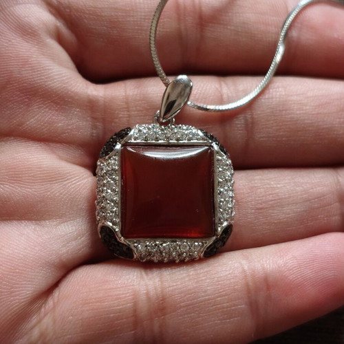 Silver Necklace 925 Italy with Carnelian Red Agate like new
