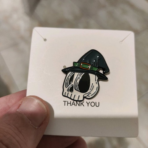 Halloween pin like new