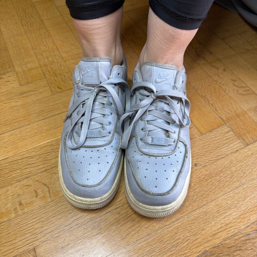 Nike sneakers women's used, grey with silver details, size 39