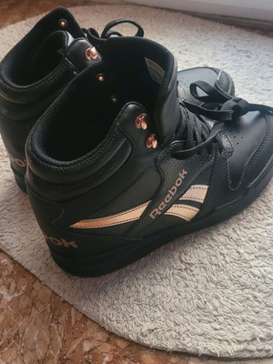 Reebok athletic boots like new with internal heel size 38 black