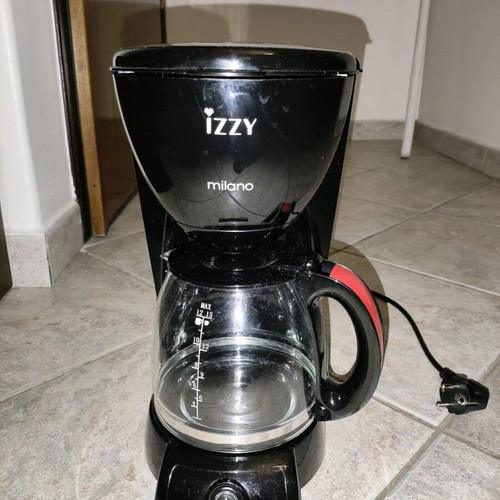 Izzy filter coffee maker like new