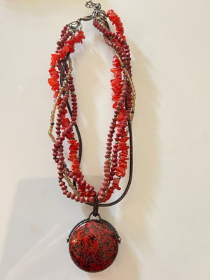 Necklace with red stones like new