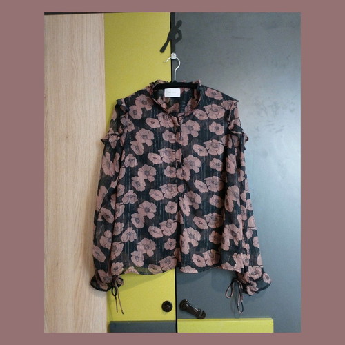 Neo Noir women's shirt used with floral pattern, size M