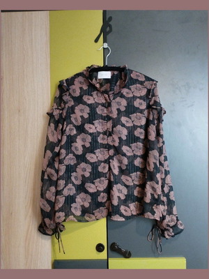 Neo Noir women's shirt used with floral pattern, size M