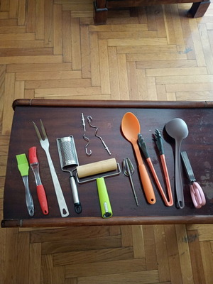 Kitchen utensils set like new, various tools