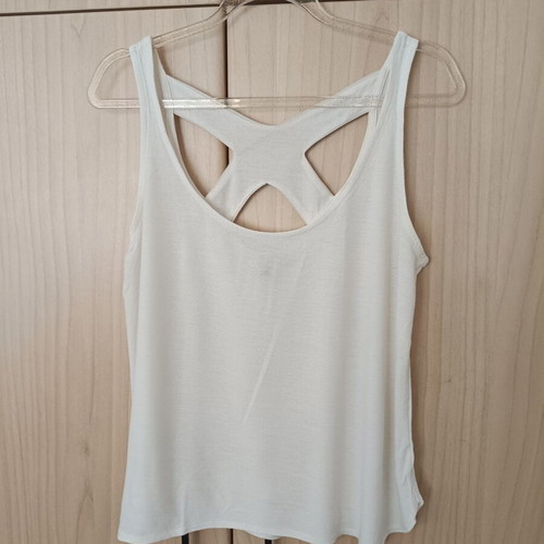 Zara white cream top with back design, like new, medium size