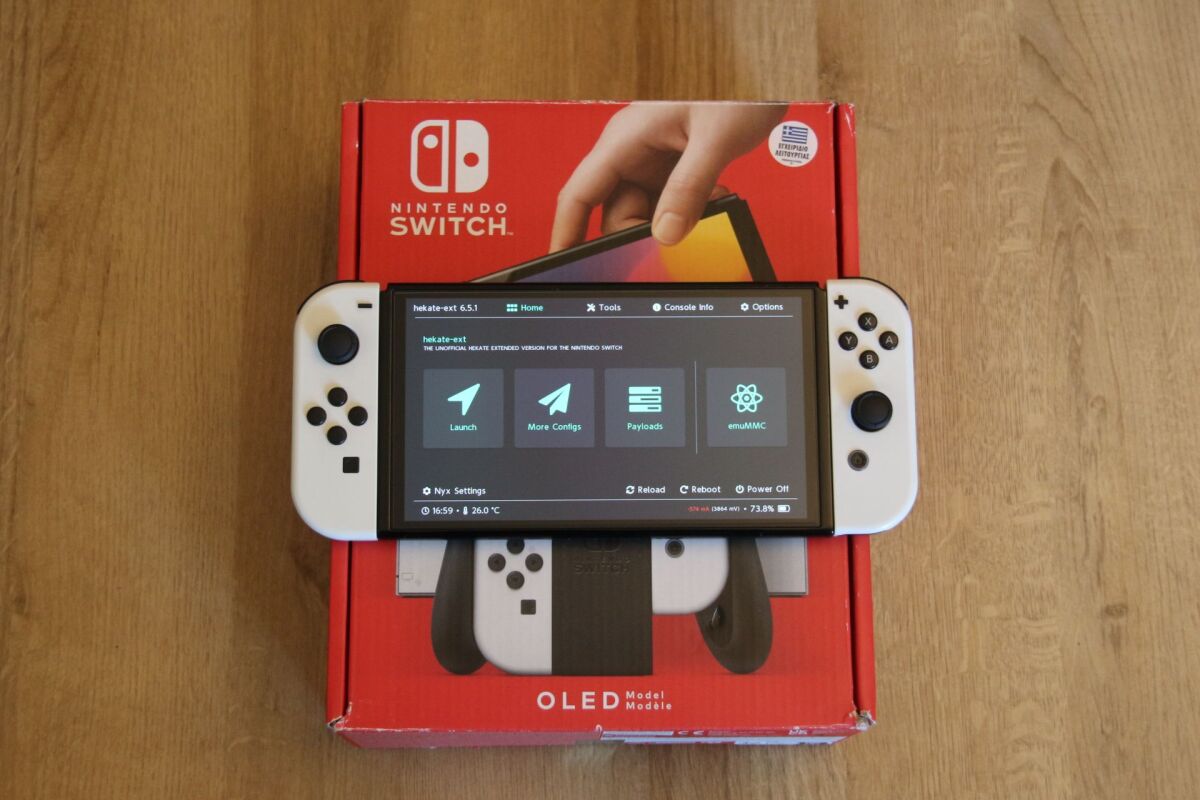 Nintendo Switch OLED used with… - € 330,00 - Vendora.cy