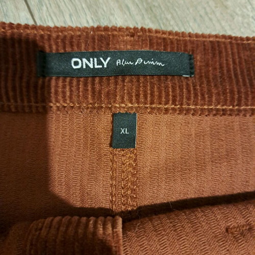 Only button-up skirt size XL new