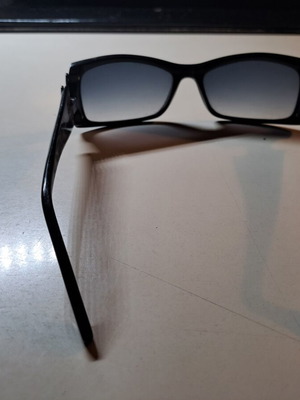 Γυναικεία γυαλιά ηλίου σαν καινούργια, άριστης ποιότητας φακοί