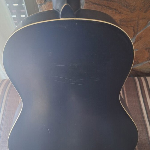 Sheffield concert classical guitar with satin finish and case