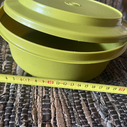 Tupperware medium lid tray new