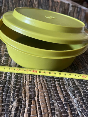 Tupperware medium lid tray new