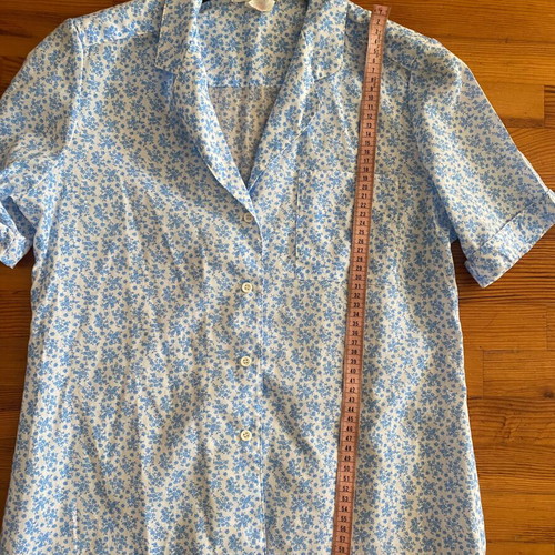 Shirt medium vintage with flowers like linen, like new
