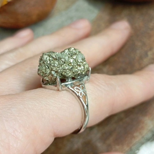 Women's ring with euhedral pyrite new, silver color
