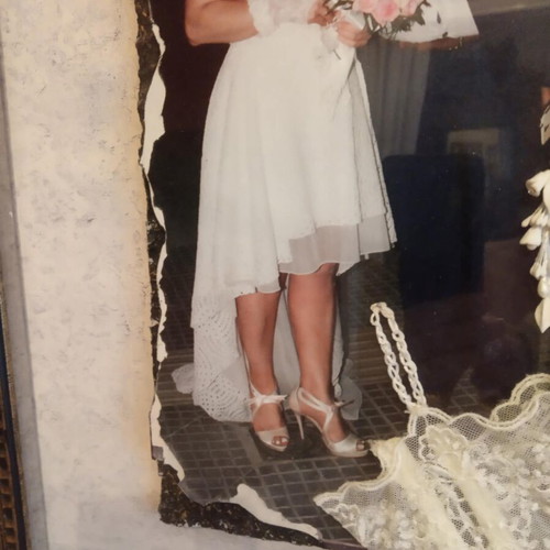 Wedding dress like new, ivory lace with decorative belt and long train