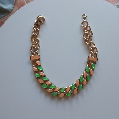 Necklace used, multicolored