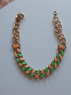 Necklace used, multicolored