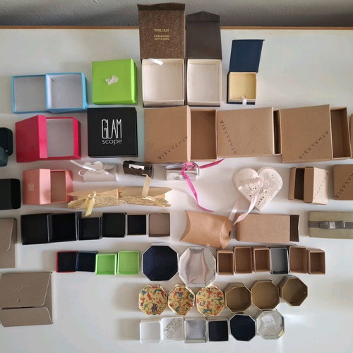 Gift packaging boxes like new