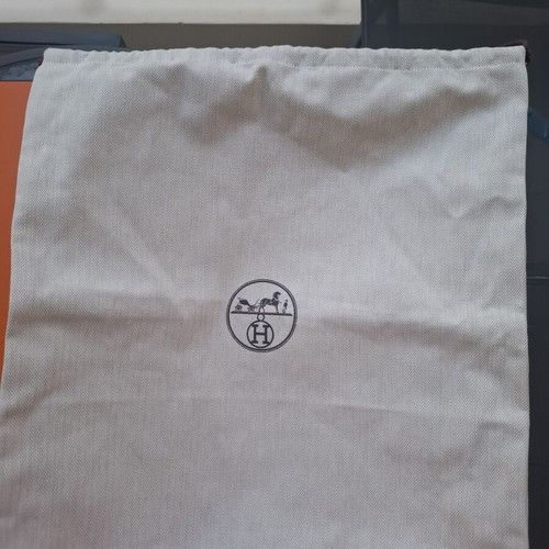 Hermes κουτί 46x38x10 με dustbag 49x44