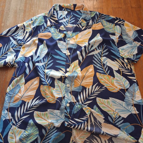 Men's summer shirt multicolor like new, size XL fitting large