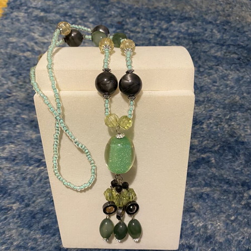 Necklace new with green stones summer style