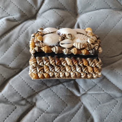 Small jewelry box decorated with seashells like new