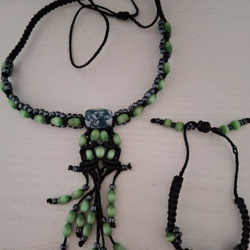 Ethnic necklace and bracelet set with green stones like new